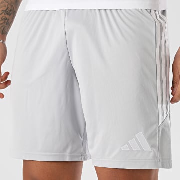 Adidas Sportswear - Short Jogging A Bandes Tiro 26 KA8781 Gris Blanc