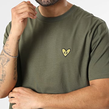 Luxury Lovers - Camiseta Oversize Gold Heart Embroidery Verde Kaki