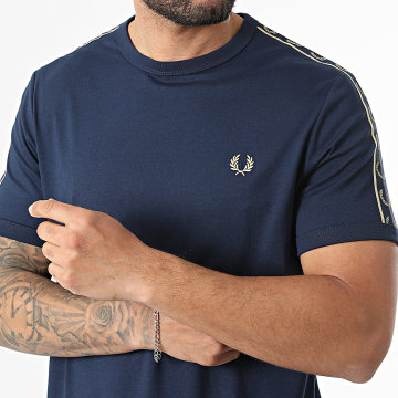 Fred Perry - Camiseta A Bandas Contrastadas Contrast Tape Ringer M4613 Azul Marino Dorado