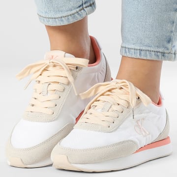 Calvin Klein - Baskets Femme Retro Runner Essential Mix Mat 1990 Brillant White Light Cashew Pink