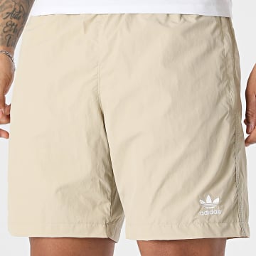 Adidas Originals - Short Jogging Essential KE1188 Beige