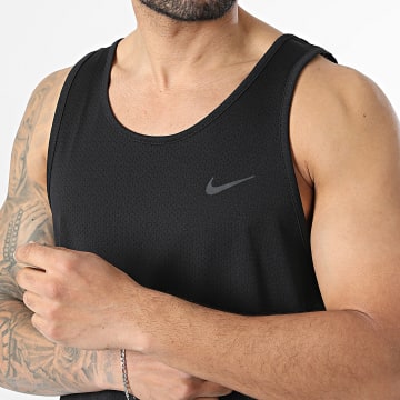 Nike - Camiseta Sport Tech NESSF515 Negro