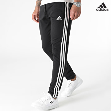 https://laboutiqueofficielle-res.cloudinary.com/image/upload/v1627638668/Desc/Watermark/adidas_performance.svg Adidas Sportswear - Pantalon Jogging A Bandes GK8995 Noir