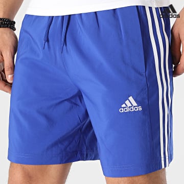 https://laboutiqueofficielle-res.cloudinary.com/image/upload/v1627638668/Desc/Watermark/adidas_performance.svg Adidas Sportswear - Short Jogging A Bandes IC1487 Bleu Roi