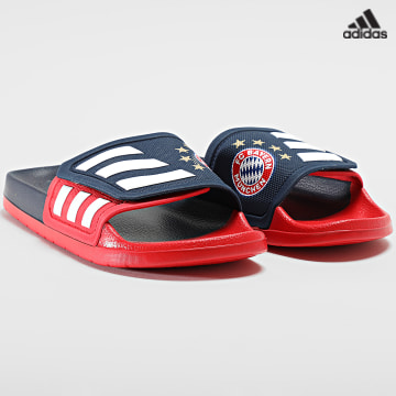 https://laboutiqueofficielle-res.cloudinary.com/image/upload/v1627638668/Desc/Watermark/adidas_performance.svg Adidas Sportswear - Claquettes Bayern Munich GZ5937 Bleu Marine Rouge