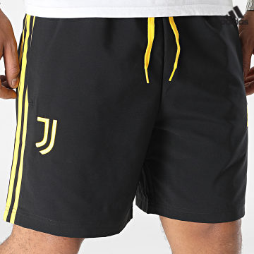 https://laboutiqueofficielle-res.cloudinary.com/image/upload/v1627638668/Desc/Watermark/adidas_performance.svg Adidas Sportswear - Short Jogging A Bandes Juventus HZ4962 Noir Jaune