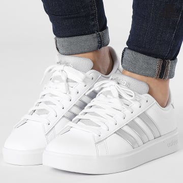 https://laboutiqueofficielle-res.cloudinary.com/image/upload/v1627638668/Desc/Watermark/adidas_performance.svg Adidas Sportswear - Baskets Femme Grand Court 2.0 ID4485 White Silver Metallic