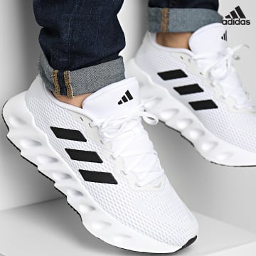 https://laboutiqueofficielle-res.cloudinary.com/image/upload/v1627638668/Desc/Watermark/adidas_performance.svg Adidas Sportswear - Baskets Switch Run IF5719 Footwear White Core Black Halo Silver