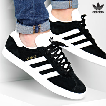 https://laboutiqueofficielle-res.cloudinary.com/image/upload/v1627646526/Desc/Watermark/3adidas_orginal.svg Adidas Originals - Baskets Gazelle BB5476 Core Black White Gold Metallic
