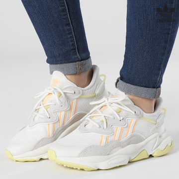 https://laboutiqueofficielle-res.cloudinary.com/image/upload/v1627646526/Desc/Watermark/3adidas_orginal.svg Adidas Originals - Baskets Femme Ozweego GW5623 Off White Calvi Acid Orange