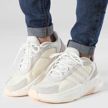 https://laboutiqueofficielle-res.cloudinary.com/image/upload/v1627646526/Desc/Watermark/3adidas_orginal.svg Adidas Originals - Baskets Femme Ozelle GX1727 Cloud White Footwear White