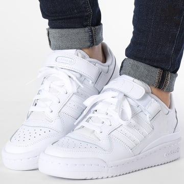 https://laboutiqueofficielle-res.cloudinary.com/image/upload/v1627646526/Desc/Watermark/3adidas_orginal.svg Adidas Originals - Baskets Femme Forum Low FZ6463 Cloud White