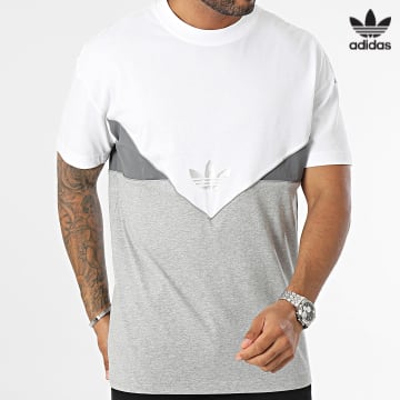 https://laboutiqueofficielle-res.cloudinary.com/image/upload/v1627646526/Desc/Watermark/3adidas_orginal.svg Adidas Originals - Tee Shirt Reflective IU4246 Blanc