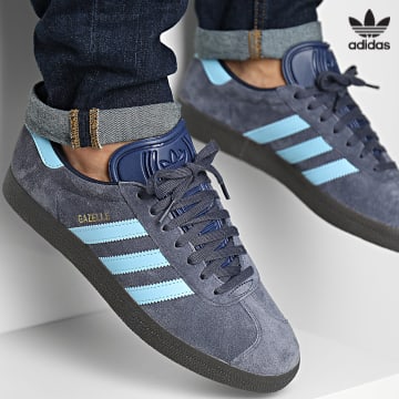 https://laboutiqueofficielle-res.cloudinary.com/image/upload/v1627646526/Desc/Watermark/3adidas_orginal.svg Adidas Originals - Baskets Gazelle IG4988 Shadow Navy Clear Blue Gum 5