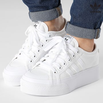 https://laboutiqueofficielle-res.cloudinary.com/image/upload/v1627646526/Desc/Watermark/3adidas_orginal.svg Adidas Originals - Baskets Femme Nizza Platform FV5322 Footwear White