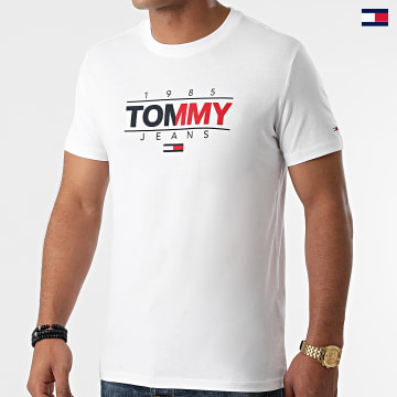 https://laboutiqueofficielle-res.cloudinary.com/image/upload/v1627647047/Desc/Watermark/5logo_tommyhilfiger_watermark.svg Tommy Jeans - Tee Shirt Essential Graphic 1600 Blanc