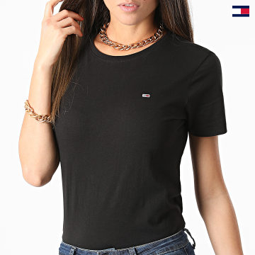https://laboutiqueofficielle-res.cloudinary.com/image/upload/v1627647047/Desc/Watermark/5logo_tommyhilfiger_watermark.svg Tommy Jeans - Tee Shirt Femme Soft Jersey 6901 Noir