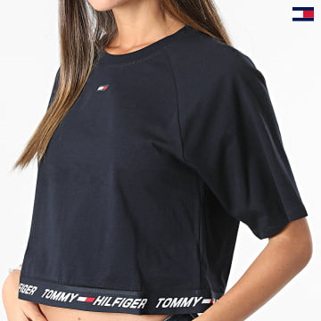 https://laboutiqueofficielle-res.cloudinary.com/image/upload/v1627647047/Desc/Watermark/5logo_tommyhilfiger_watermark.svg Tommy Sport - Tee Shirt Femme Relaxed 1022 Bleu Marine