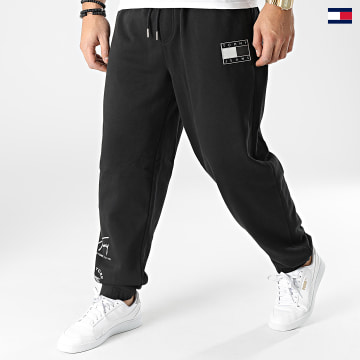 https://laboutiqueofficielle-res.cloudinary.com/image/upload/v1627647047/Desc/Watermark/5logo_tommyhilfiger_watermark.svg Tommy Jeans - Pantalon Jogging ABO TJM Metallic 2560 Noir