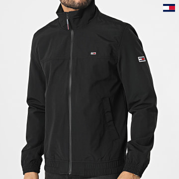 https://laboutiqueofficielle-res.cloudinary.com/image/upload/v1627647047/Desc/Watermark/5logo_tommyhilfiger_watermark.svg Tommy Jeans - Veste Zippée Seasonal Bomber 2303 Noir