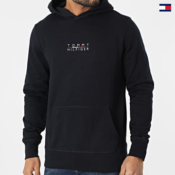 https://laboutiqueofficielle-res.cloudinary.com/image/upload/v1627647047/Desc/Watermark/5logo_tommyhilfiger_watermark.svg Tommy Hilfiger - Sweat Capuche Square Logo 4150 Bleu Marine