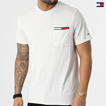 https://laboutiqueofficielle-res.cloudinary.com/image/upload/v1627647047/Desc/Watermark/5logo_tommyhilfiger_watermark.svg Tommy Jeans - Tee Shirt Poche Essential Flag 3063 Beige Chiné