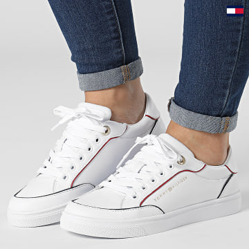 https://laboutiqueofficielle-res.cloudinary.com/image/upload/v1627647047/Desc/Watermark/5logo_tommyhilfiger_watermark.svg Tommy Hilfiger - Baskets Femme Corporate Piping 6486 White Red White Blue