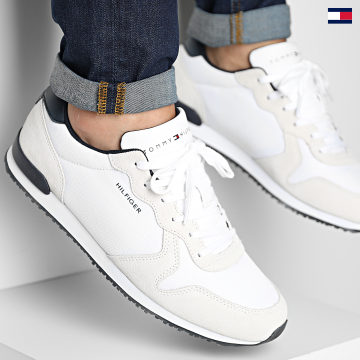 https://laboutiqueofficielle-res.cloudinary.com/image/upload/v1627647047/Desc/Watermark/5logo_tommyhilfiger_watermark.svg Tommy Hilfiger - Baskets Iconic Material Mix Runner 4022 White
