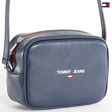 https://laboutiqueofficielle-res.cloudinary.com/image/upload/v1627647047/Desc/Watermark/5logo_tommyhilfiger_watermark.svg Tommy Jeans - Sac A Main Femme Essential 1835 Bleu Marine