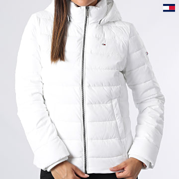 https://laboutiqueofficielle-res.cloudinary.com/image/upload/v1627647047/Desc/Watermark/5logo_tommyhilfiger_watermark.svg Tommy Jeans - Doudoune Capuche Femme 3741 Blanc