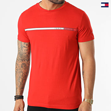https://laboutiqueofficielle-res.cloudinary.com/image/upload/v1627647047/Desc/Watermark/5logo_tommyhilfiger_watermark.svg Tommy Hilfiger - Tee Shirt Two Tone Chest Stripe 7912 Rouge