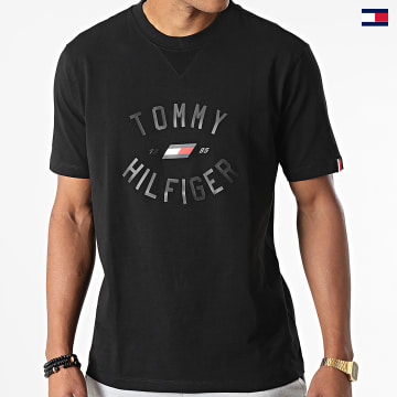 https://laboutiqueofficielle-res.cloudinary.com/image/upload/v1627647047/Desc/Watermark/5logo_tommyhilfiger_watermark.svg Tommy Sport - Tee Shirt Varsity Graphic 7572 Noir
