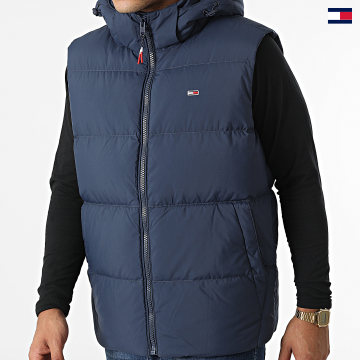 https://laboutiqueofficielle-res.cloudinary.com/image/upload/v1627647047/Desc/Watermark/5logo_tommyhilfiger_watermark.svg Tommy Jeans - Doudoune Capuche Sans Manches Essential Down 5449 Bleu Marine