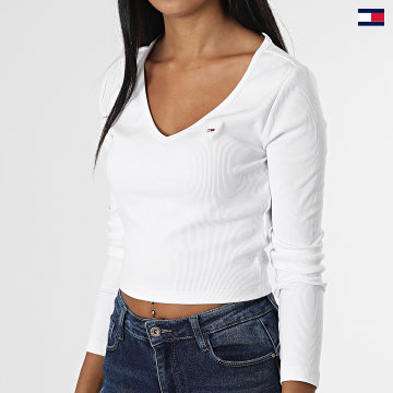 https://laboutiqueofficielle-res.cloudinary.com/image/upload/v1627647047/Desc/Watermark/5logo_tommyhilfiger_watermark.svg Tommy Jeans - Tee Shirt Manches Longues Crop Femme Baby Rib 4278 Blanc