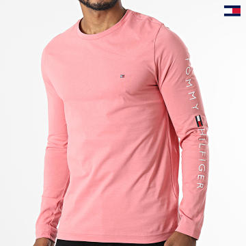 https://laboutiqueofficielle-res.cloudinary.com/image/upload/v1627647047/Desc/Watermark/5logo_tommyhilfiger_watermark.svg Tommy Hilfiger - Tee Shirt A Manches Longues Tommy Logo 9096 Rose