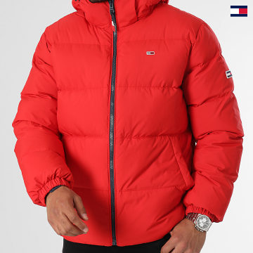 https://laboutiqueofficielle-res.cloudinary.com/image/upload/v1627647047/Desc/Watermark/5logo_tommyhilfiger_watermark.svg Tommy Jeans - Doudoune Capuche Essential 5447 Rouge