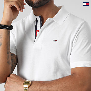 https://laboutiqueofficielle-res.cloudinary.com/image/upload/v1627647047/Desc/Watermark/5logo_tommyhilfiger_watermark.svg Tommy Jeans - Polo Manches Courtes Slim Placket 5370 Blanc
