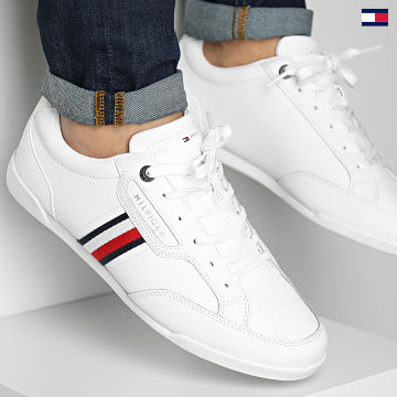 https://laboutiqueofficielle-res.cloudinary.com/image/upload/v1627647047/Desc/Watermark/5logo_tommyhilfiger_watermark.svg Tommy Hilfiger - Baskets Classic Low Cupsole Leather 4277 White