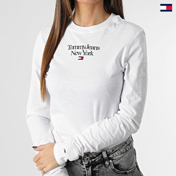 https://laboutiqueofficielle-res.cloudinary.com/image/upload/v1627647047/Desc/Watermark/5logo_tommyhilfiger_watermark.svg Tommy Jeans - Tee Shirt Manches Longues Femme Essential Logo 4900 Blanc