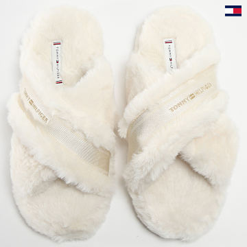https://laboutiqueofficielle-res.cloudinary.com/image/upload/v1627647047/Desc/Watermark/5logo_tommyhilfiger_watermark.svg Tommy Hilfiger - Chaussons Femme Fourrure Home Slippers 6889 Blanc