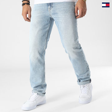 https://laboutiqueofficielle-res.cloudinary.com/image/upload/v1627647047/Desc/Watermark/5logo_tommyhilfiger_watermark.svg Tommy Jeans - Jean Regular Ethan Relaxed Straight 5574 Bleu Wash