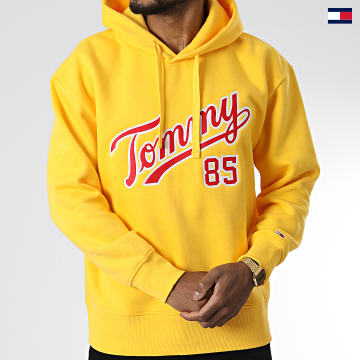 https://laboutiqueofficielle-res.cloudinary.com/image/upload/v1627647047/Desc/Watermark/5logo_tommyhilfiger_watermark.svg Tommy Jeans - Sweat Capuche Relaxed College 85 5711 Jaune