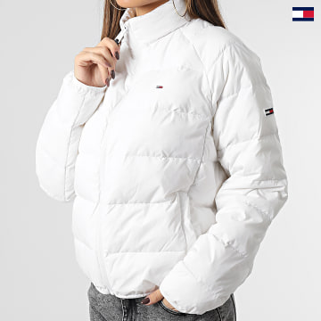 https://laboutiqueofficielle-res.cloudinary.com/image/upload/v1627647047/Desc/Watermark/5logo_tommyhilfiger_watermark.svg Tommy Jeans - Doudoune Femme Light Down 4929 Blanc