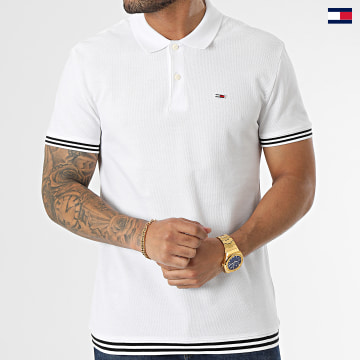 https://laboutiqueofficielle-res.cloudinary.com/image/upload/v1627647047/Desc/Watermark/5logo_tommyhilfiger_watermark.svg Tommy Jeans - Polo Manches Courtes Classic Tipping 6219 Blanc
