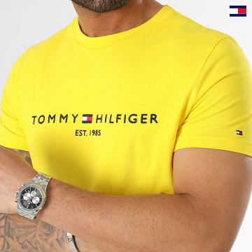 https://laboutiqueofficielle-res.cloudinary.com/image/upload/v1627647047/Desc/Watermark/5logo_tommyhilfiger_watermark.svg Tommy Hilfiger - Tee Shirt Tommy Logo 1797 Jaune