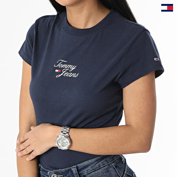 https://laboutiqueofficielle-res.cloudinary.com/image/upload/v1627647047/Desc/Watermark/5logo_tommyhilfiger_watermark.svg Tommy Jeans - Tee Shirt Femme Essential Logo 5441 Bleu Marine