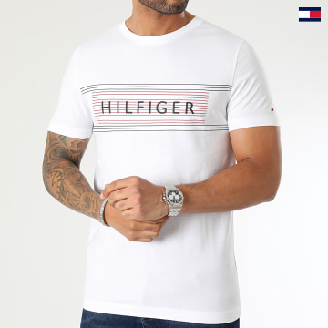 https://laboutiqueofficielle-res.cloudinary.com/image/upload/v1627647047/Desc/Watermark/5logo_tommyhilfiger_watermark.svg Tommy Hilfiger - Tee Shirt Brand Love Chest 0035 Blanc
