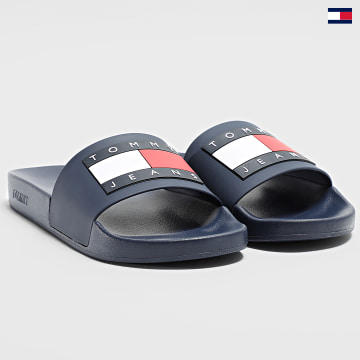 https://laboutiqueofficielle-res.cloudinary.com/image/upload/v1627647047/Desc/Watermark/5logo_tommyhilfiger_watermark.svg Tommy Jeans - Claquettes Pool Slide 1191 Twilight Navy