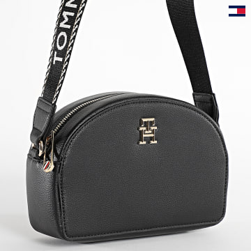 https://laboutiqueofficielle-res.cloudinary.com/image/upload/v1627647047/Desc/Watermark/5logo_tommyhilfiger_watermark.svg Tommy Hilfiger - Sac A Main Femme Life Half Moon 4471 Noir