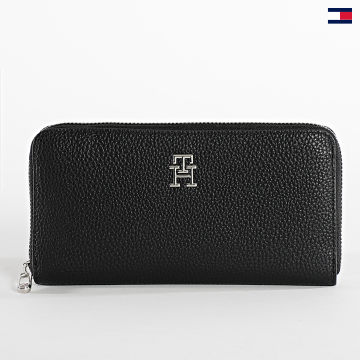 https://laboutiqueofficielle-res.cloudinary.com/image/upload/v1627647047/Desc/Watermark/5logo_tommyhilfiger_watermark.svg Tommy Hilfiger - Portefeuille Femme Emblem 4639 Noir